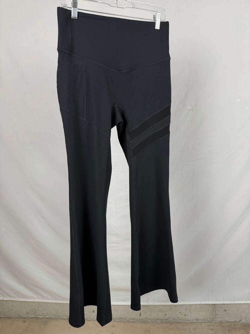 Halara Black High-Waisted Flare Athletic Pants Leggings Size L NWT